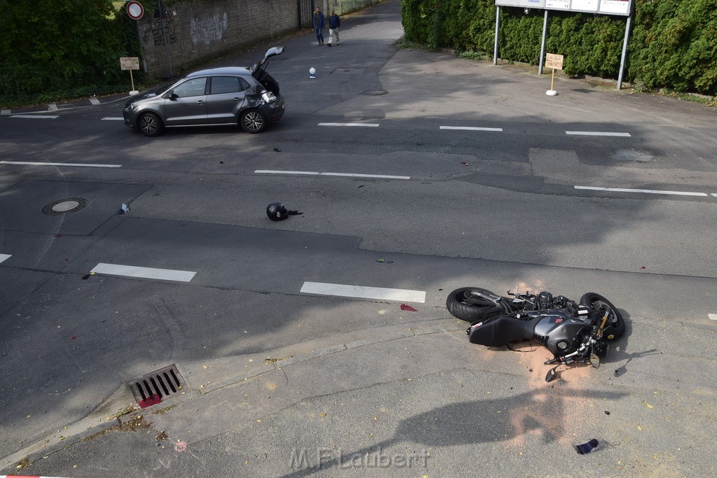 Schwerer Krad PKW Unfall Koeln Muelheim Am Springborn Cottbuserstr P027.JPG - Miklos Laubert